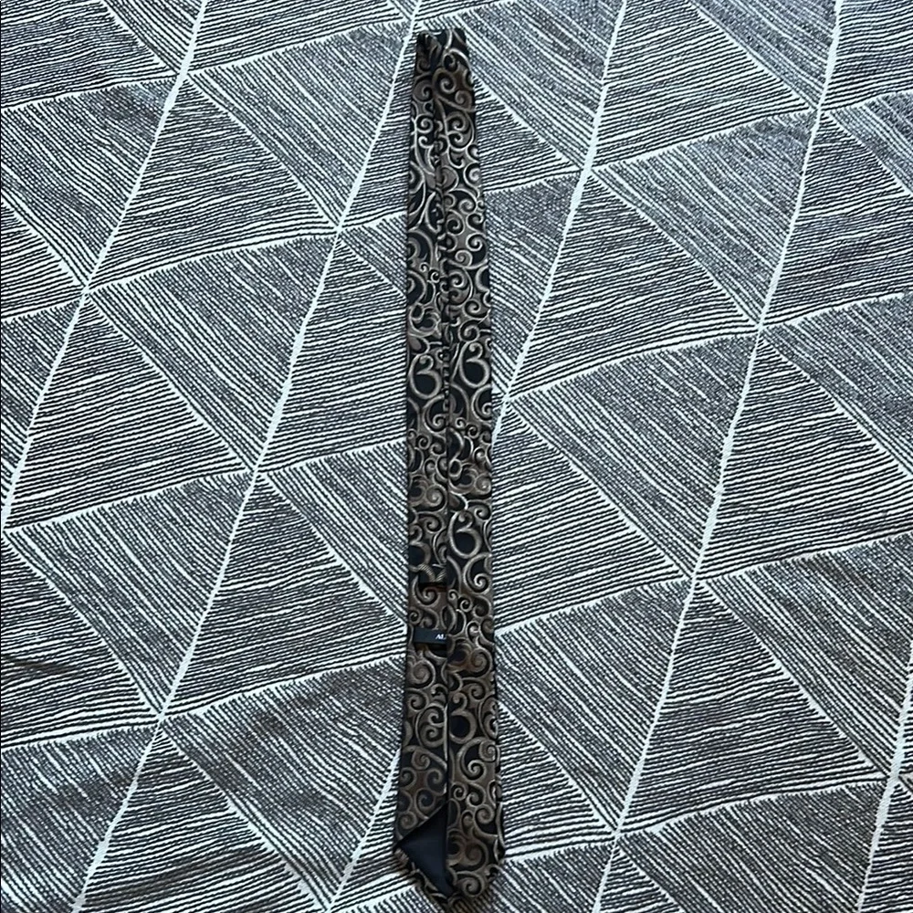 ALFANI Elegant Black and Silver Patterned Tie
